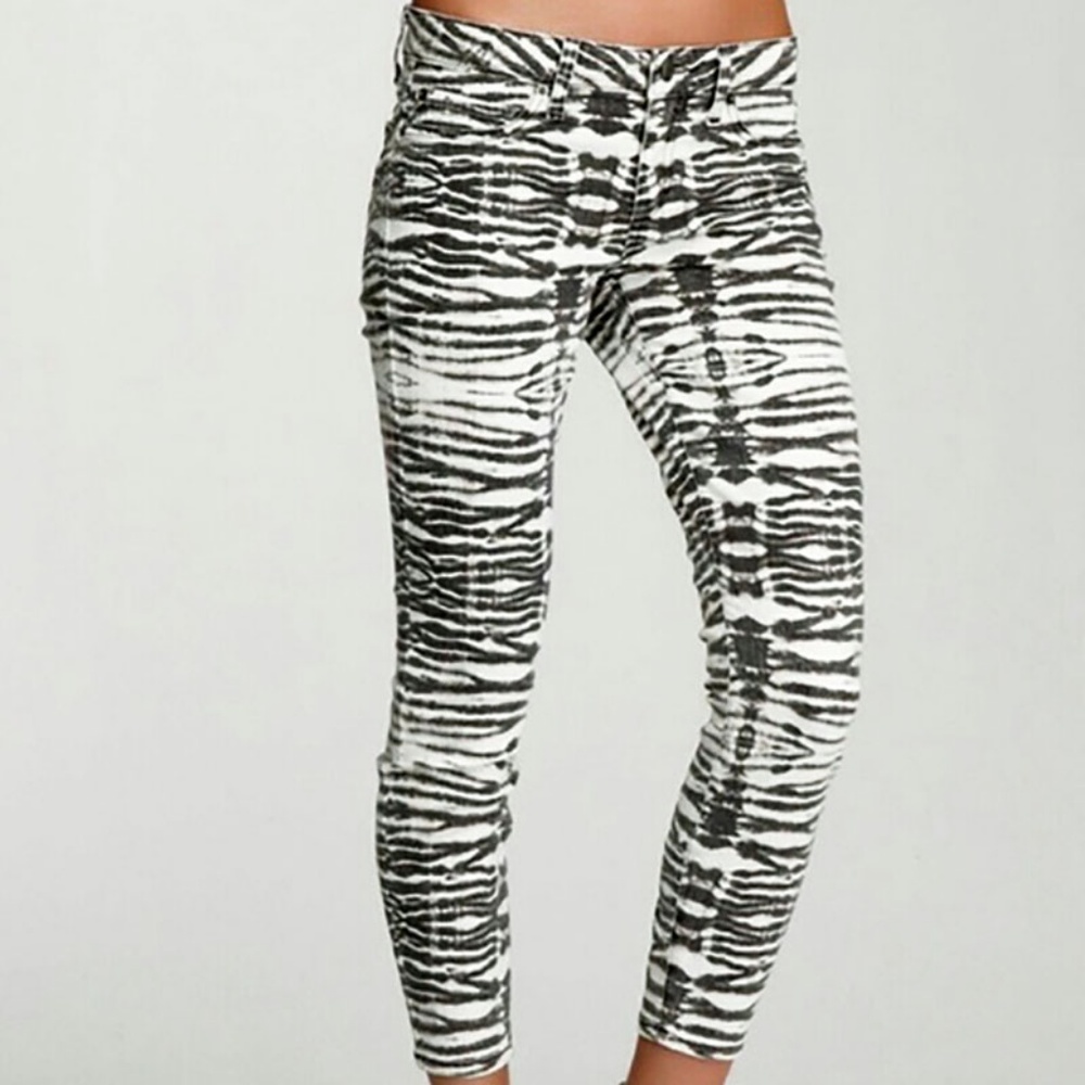 BEBE Zebra Print Cropped Skinny Jeans